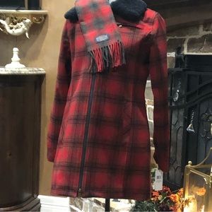 New Pendleton plaid wool coat with Fur Collar